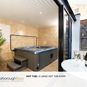  Holiday home - Luxury Townhouse Ideal For Large Groups - Hot Tub United Kingdom